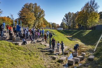 Teileröffnung des Katernberger Bachs. Blaues Klassenzimmer Freie Schule © Emschergenossenschaft