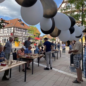 Schachturnier auf dem Marktplatz Hofgeismar