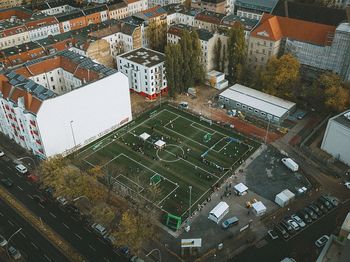 Luftaufnahme der Sportplatzeröffnung Safe-Hub Berlin